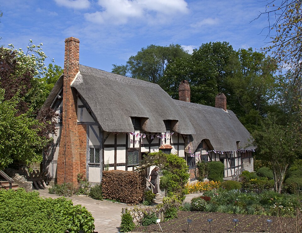 Anne Hathaways Cottage 1 (5662418953)